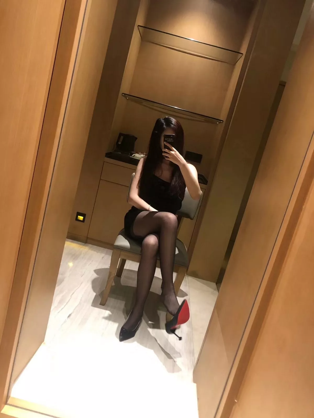 Xgyw.Org_美少女提袜微信朋友圈资源合集精选私房性感自拍丝袜系列秀美腿玉足迷人写真150P