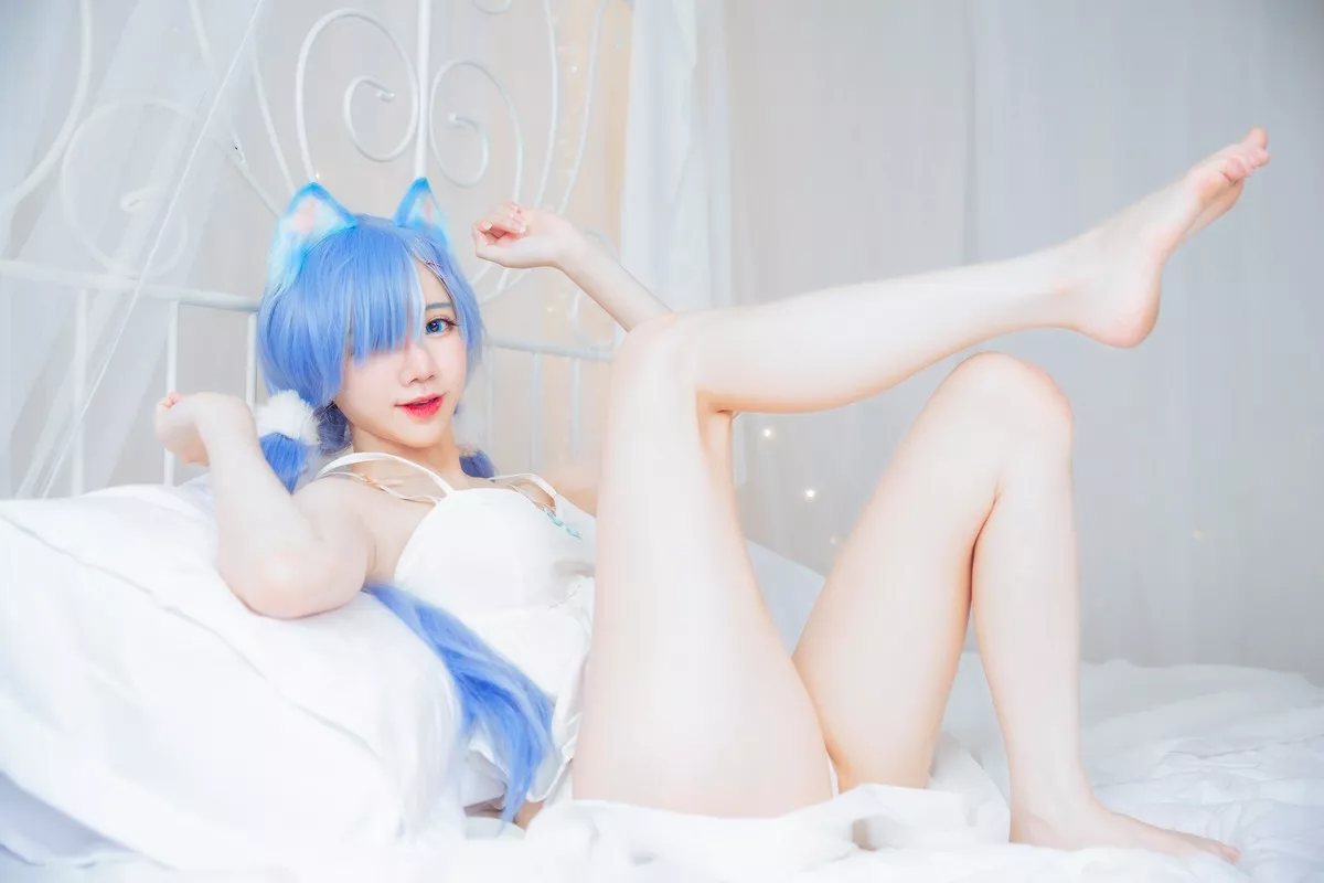 Xgyw.Org_网络美女Sally多啦雪猫女郎Cos主题私房床上性感服饰半脱秀完美身材诱惑写真49P