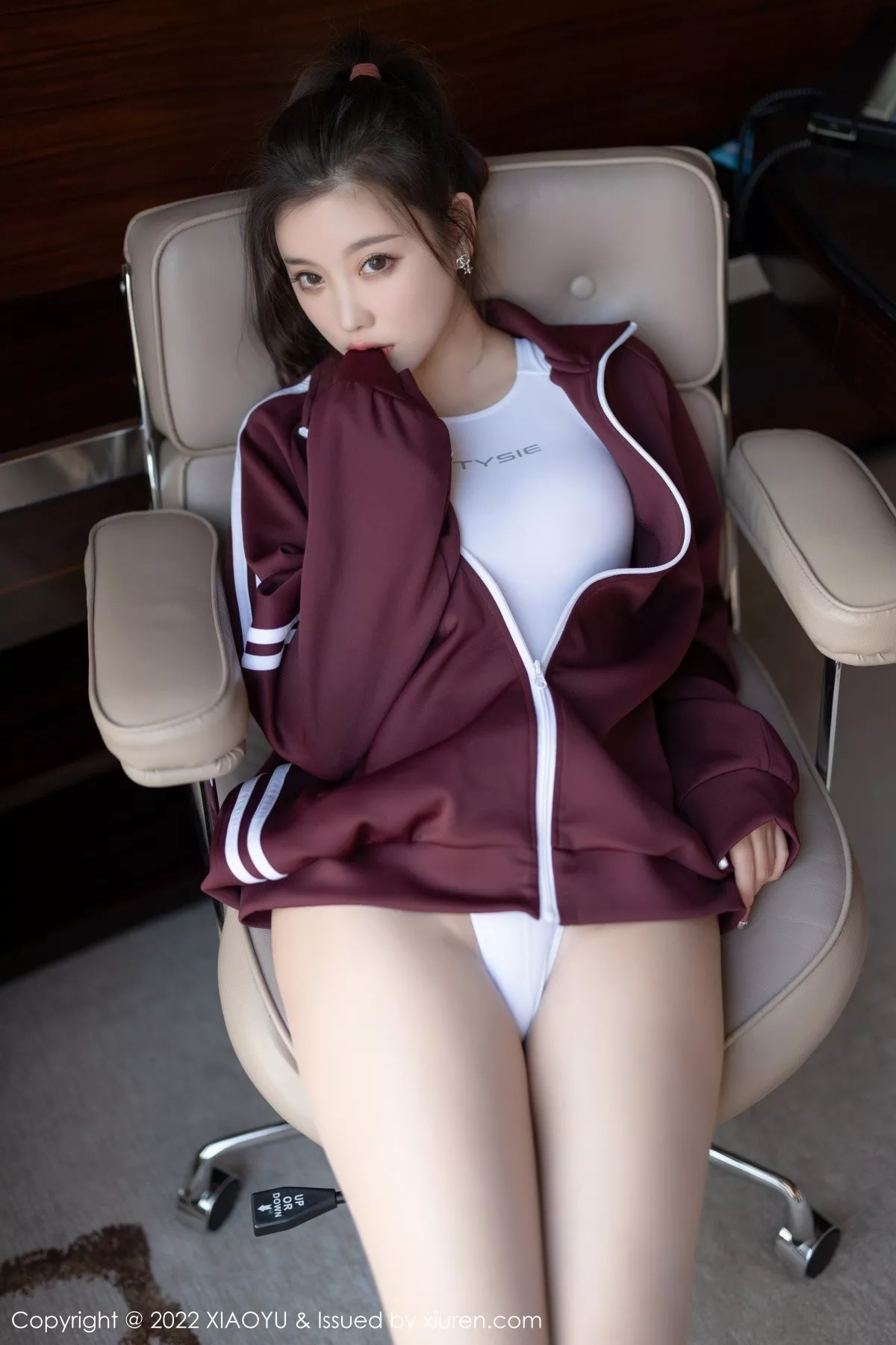 Xgyw.Org_[XiaoYu画语界]Vol.714_女神杨晨晨Yome脱运动服露性感白色连体衣超薄肉丝诱惑写真100P