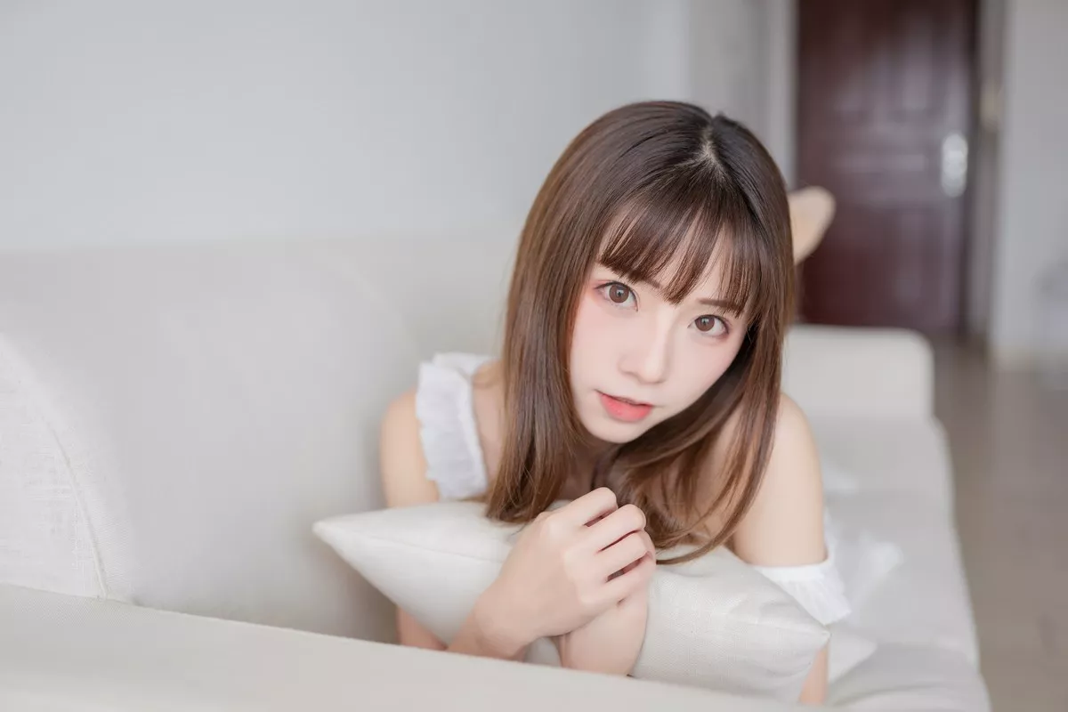 Xgyw.Org_动漫博主Kitaro_绮太郎白色睡衣主题私房性感睡衣配超薄肉丝裤袜完美诱惑写真45P