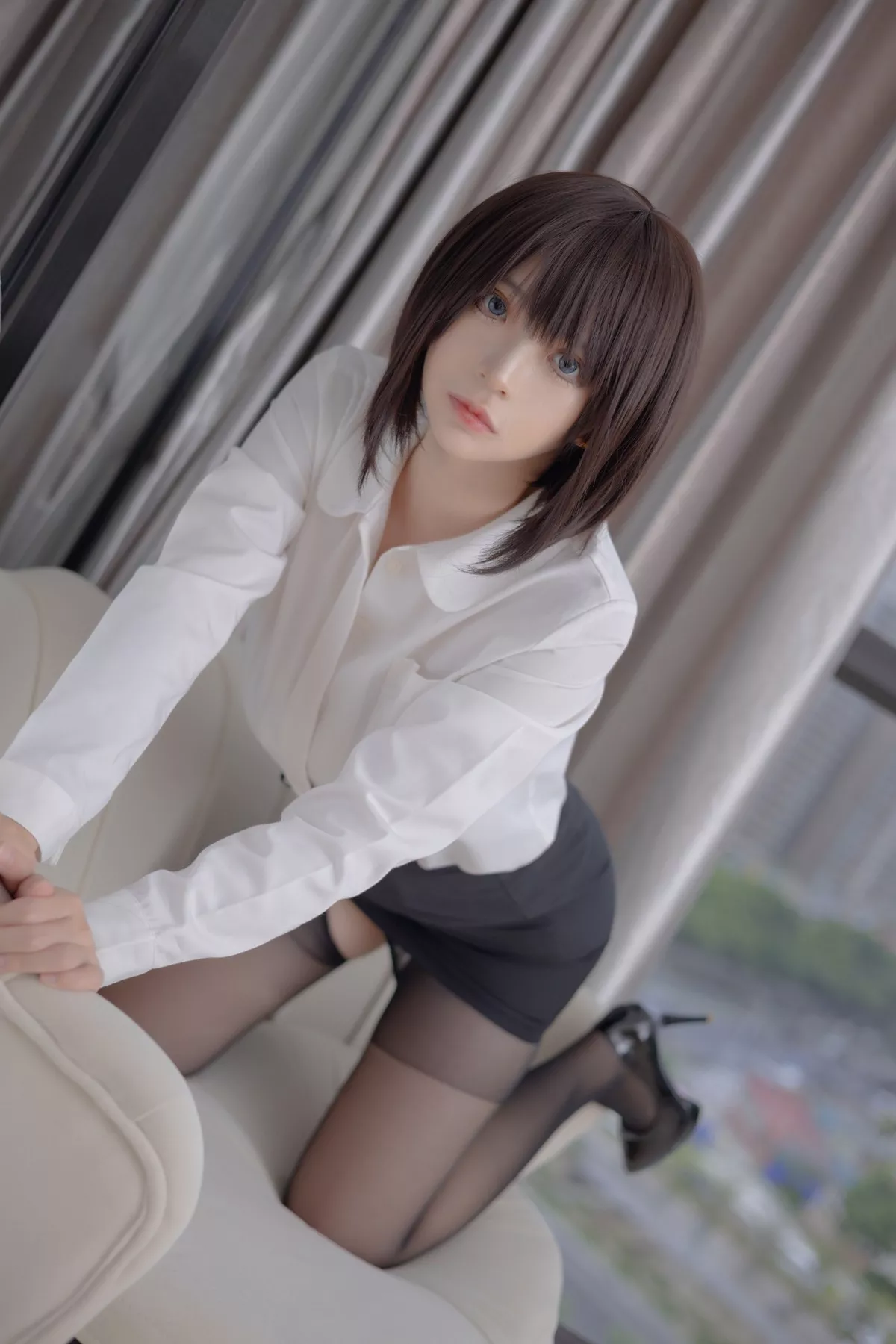 Xgyw.Org_网络美女疯猫ss制服OL主题私房性感白衬衫配黑短裙露开档黑丝秀翘臀诱惑写真40P