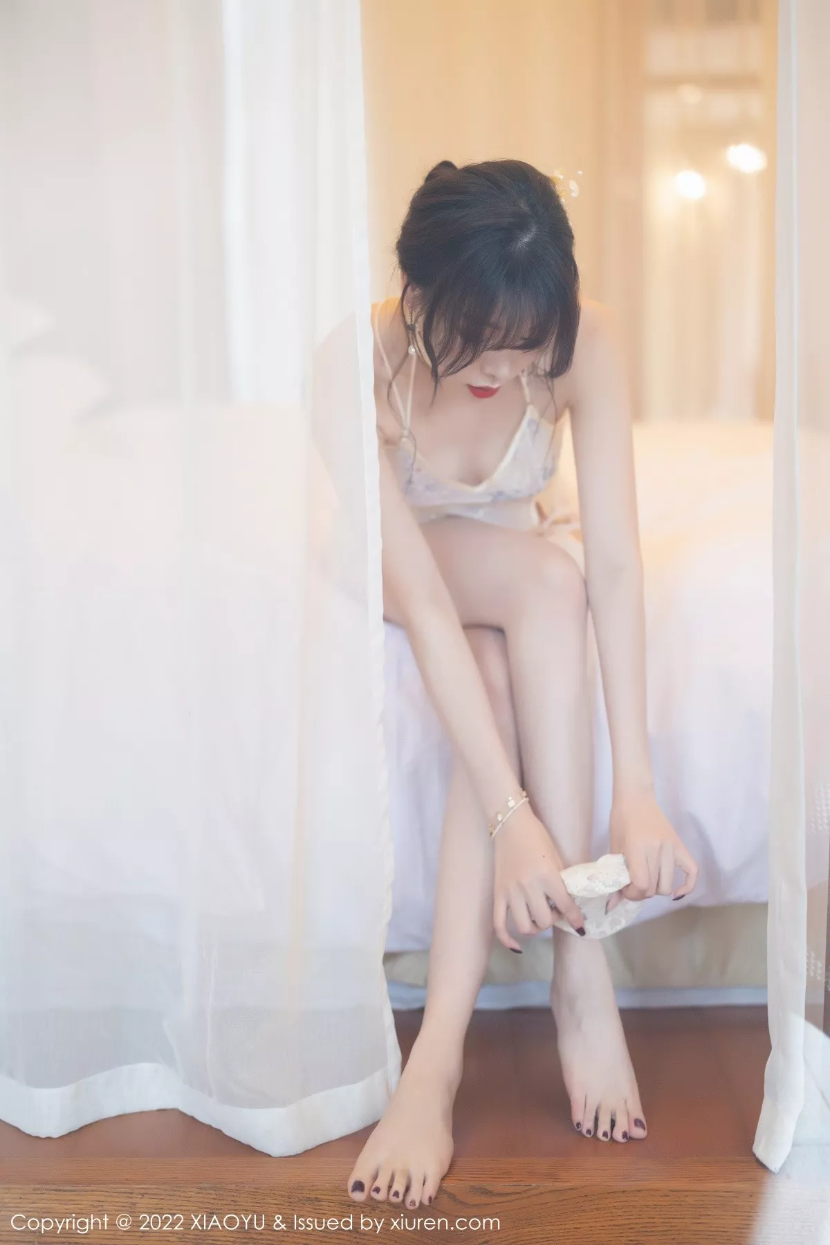 Xgyw.Org_[XiaoYu画语界]Vol.730_女神芝芝Booty惠州旅拍性感轻透淡色服饰配蕾丝袜完美诱惑写真78P