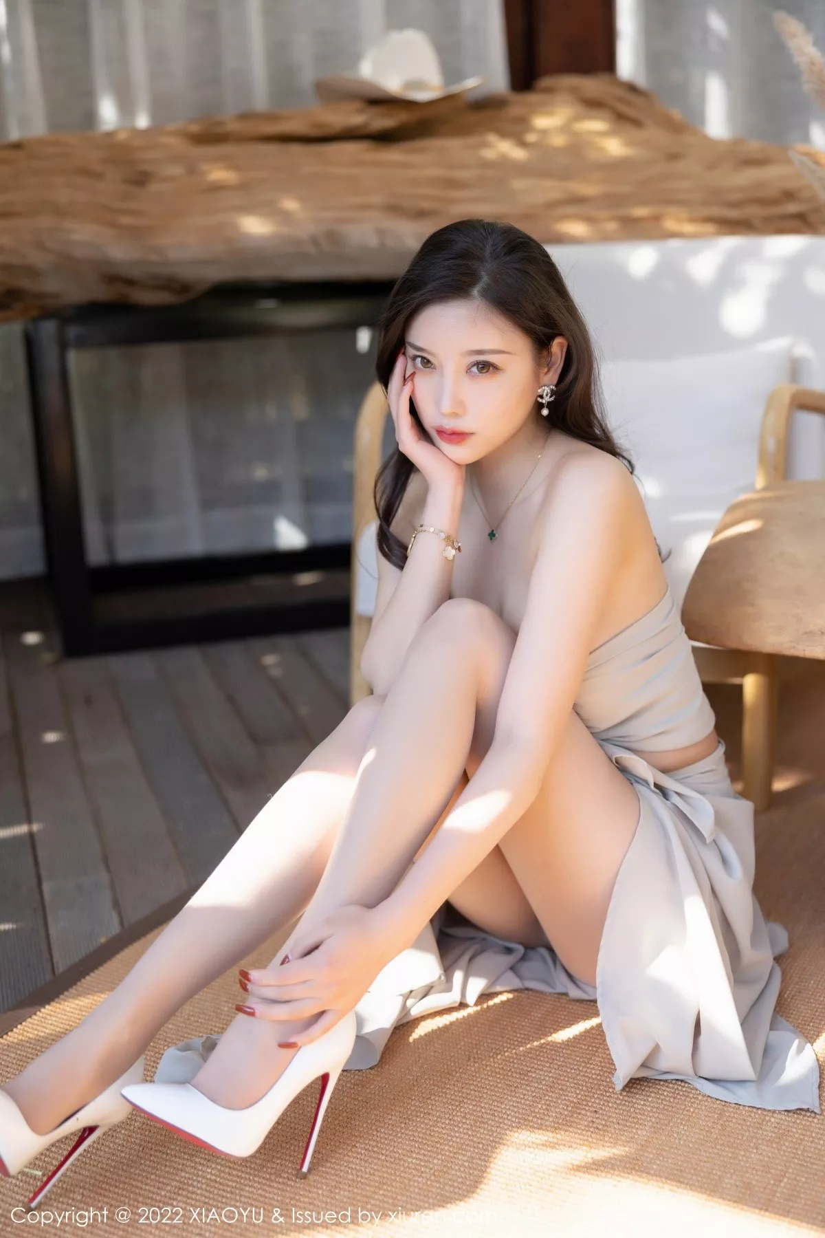 Xgyw.Org_[XiaoYu画语界]Vol.734_女神杨晨晨Yome丽江心愿旅拍杏色低胸服饰配肉丝完美诱惑写真99P