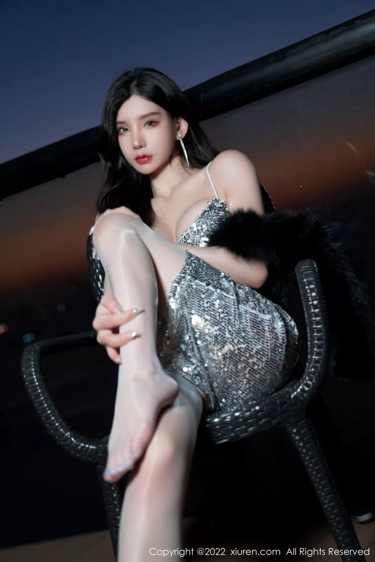 Xgyw.Org_XiuRen第4628期_女神周于希Sally三亚旅拍闪亮银色吊裙配白丝吊袜极致诱惑写真70P
