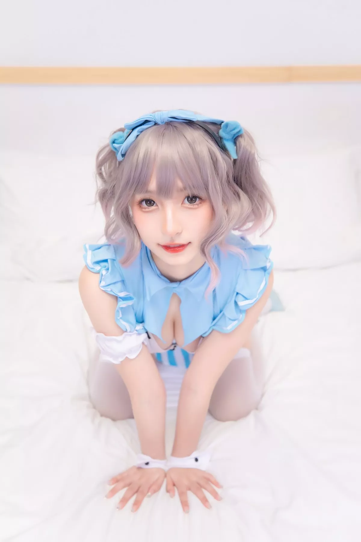 Xgyw.Org_萝莉美女神楽坂真冬蓝调女仆主题私房性感女仆装配白丝袜秀完美身材诱惑写真75P