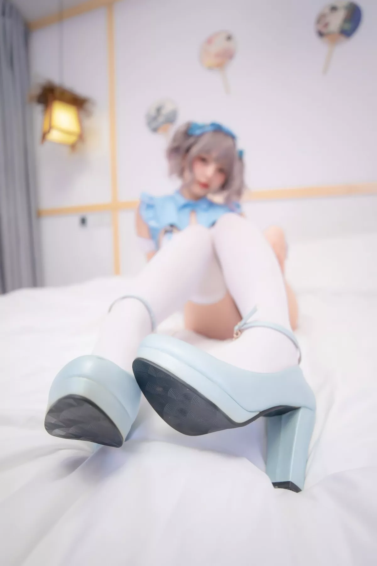 Xgyw.Org_萝莉美女神楽坂真冬蓝调女仆主题私房性感女仆装配白丝袜秀完美身材诱惑写真75P