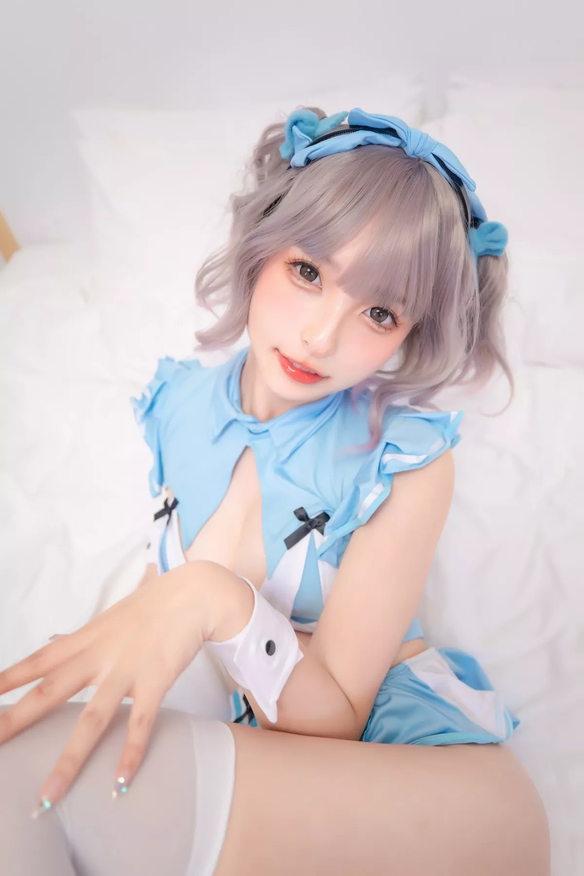 Xgyw.Org_萝莉美女神楽坂真冬蓝调女仆主题私房性感女仆装配白丝袜秀完美身材诱惑写真75P