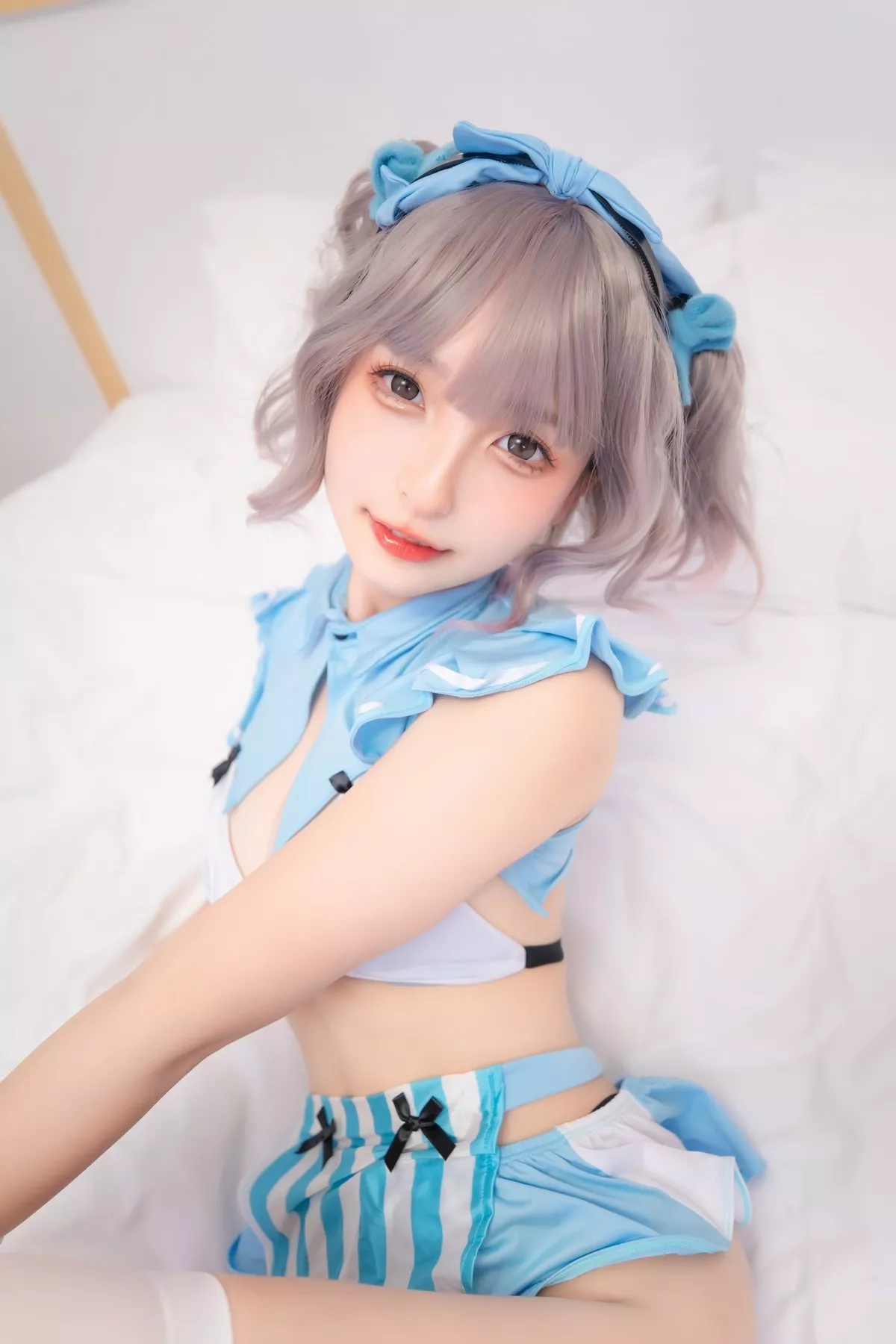 Xgyw.Org_萝莉美女神楽坂真冬蓝调女仆主题私房性感女仆装配白丝袜秀完美身材诱惑写真75P