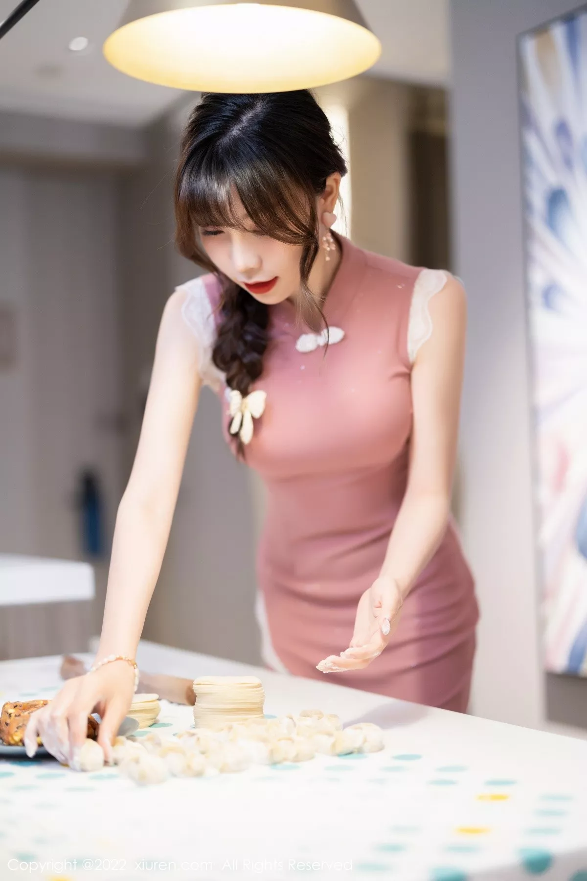 Xgyw.Org_XiuRen第4848期_女神芝芝Booty厨娘角色主题粉红色旗袍配黑丝裤袜极致魅惑写真78P