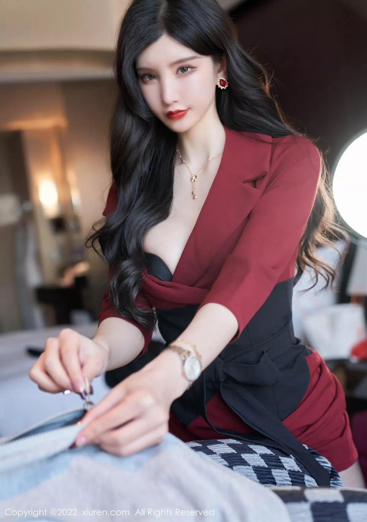Xgyw.Org_XiuRen第4877期_女神周于希Sally脱红色外衣露性感黑色内衣超薄黑丝迷人诱惑写真76P