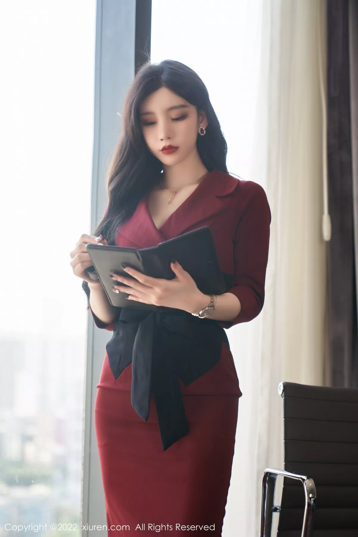Xgyw.Org_XiuRen第4877期_女神周于希Sally脱红色外衣露性感黑色内衣超薄黑丝迷人诱惑写真76P