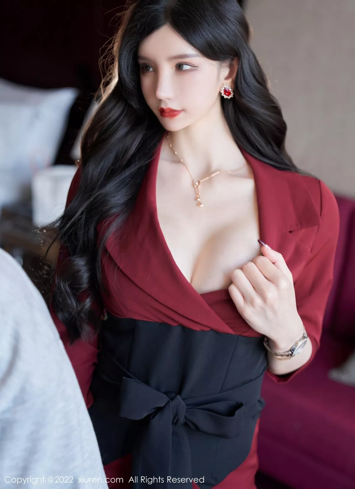 Xgyw.Org_XiuRen第4877期_女神周于希Sally脱红色外衣露性感黑色内衣超薄黑丝迷人诱惑写真76P