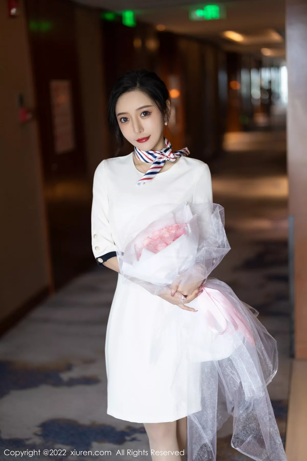 Xgyw.Org_XiuRen第4963期_女神王馨瑶yanni白色连衣短裙露红色内衣配原色丝袜诱惑写真71P