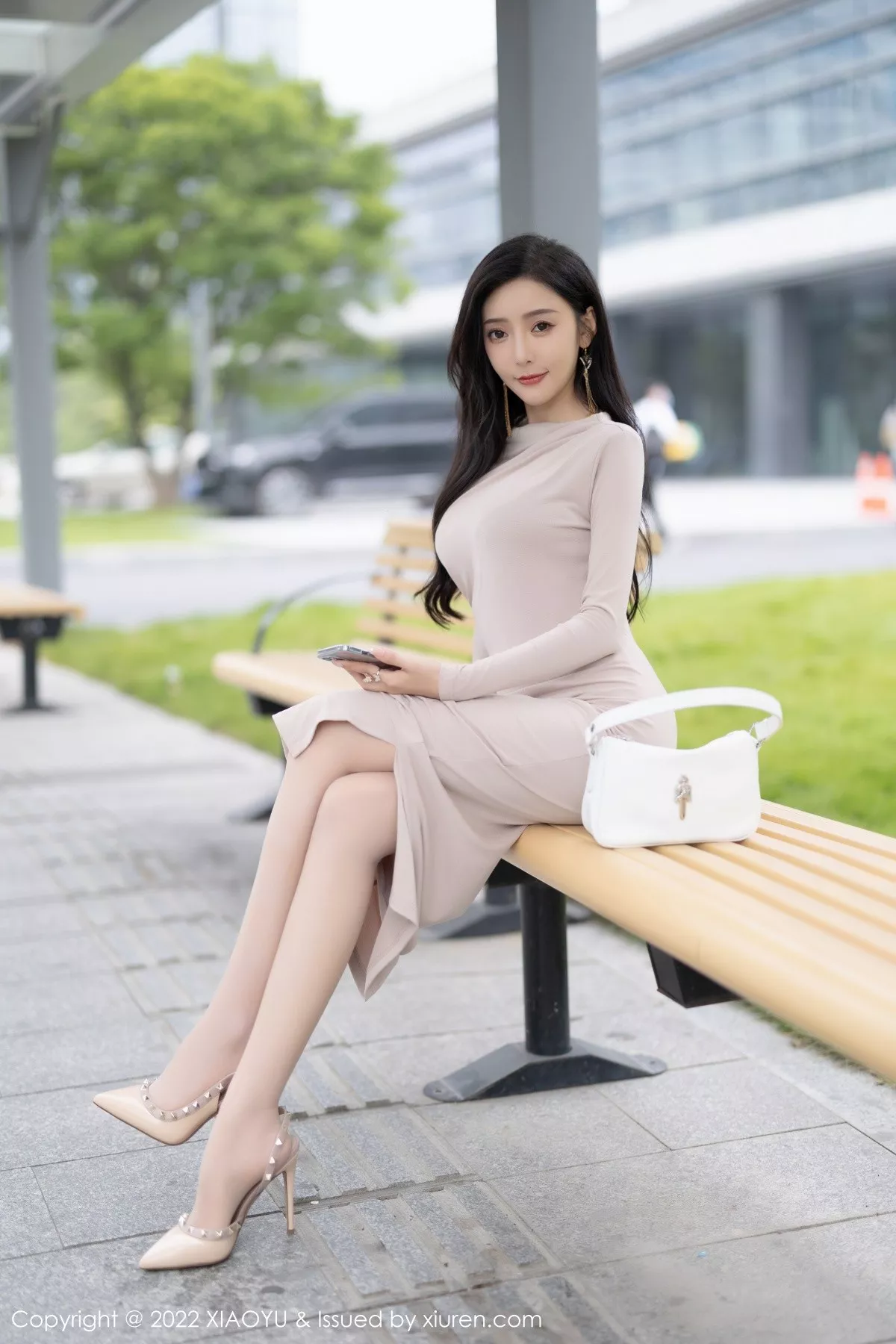 Xgyw.Org_[XiaoYu画语界]Vol.764_女神王馨瑶yanni都市丽人装脱连衣裙露黑色内衣撩人诱惑写真102P