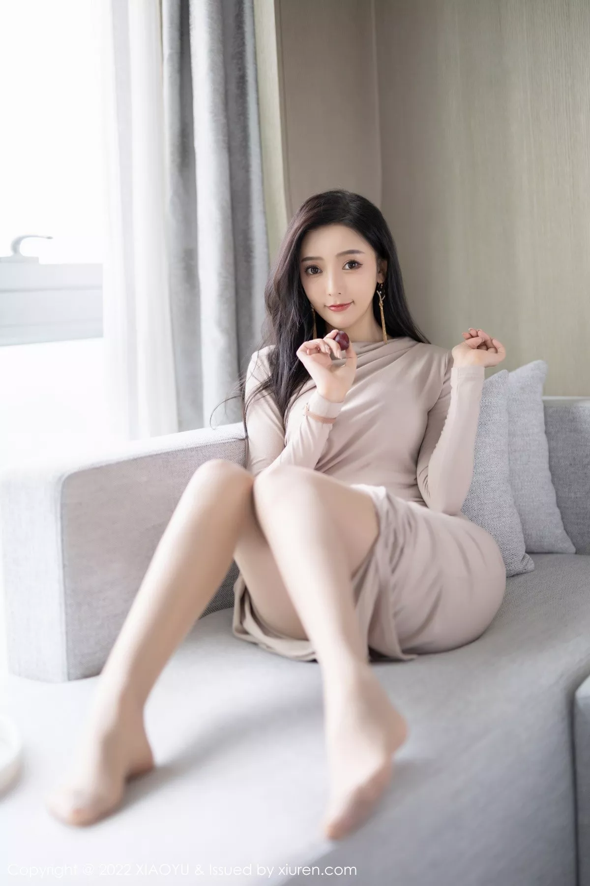 Xgyw.Org_[XiaoYu画语界]Vol.764_女神王馨瑶yanni都市丽人装脱连衣裙露黑色内衣撩人诱惑写真102P