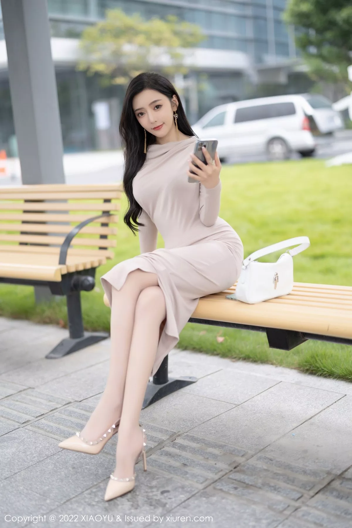 Xgyw.Org_[XiaoYu画语界]Vol.764_女神王馨瑶yanni都市丽人装脱连衣裙露黑色内衣撩人诱惑写真102P
