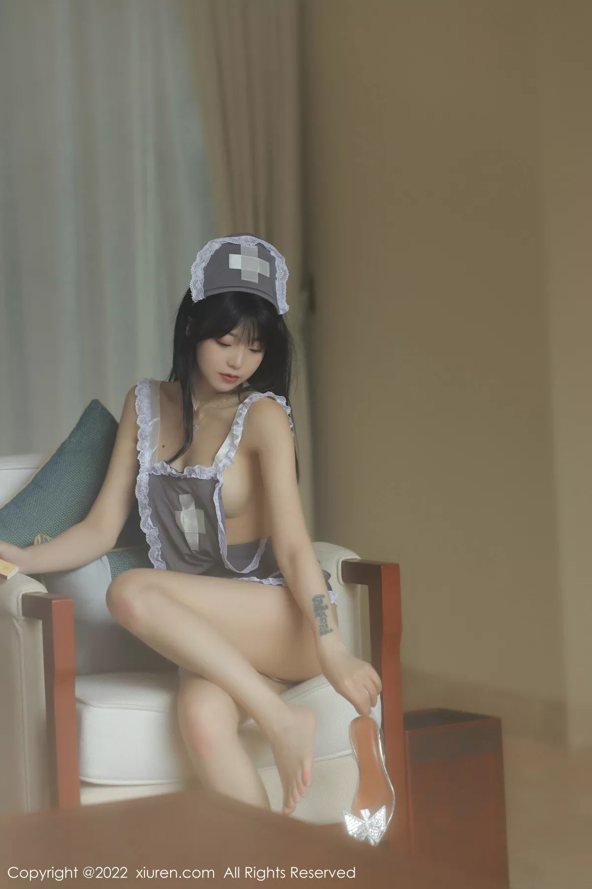 Xgyw.Org_XiuRen第4924期_模特佘贝拉bella海南岛旅拍私房脱灰色女仆装秀完美身材诱惑写真76P