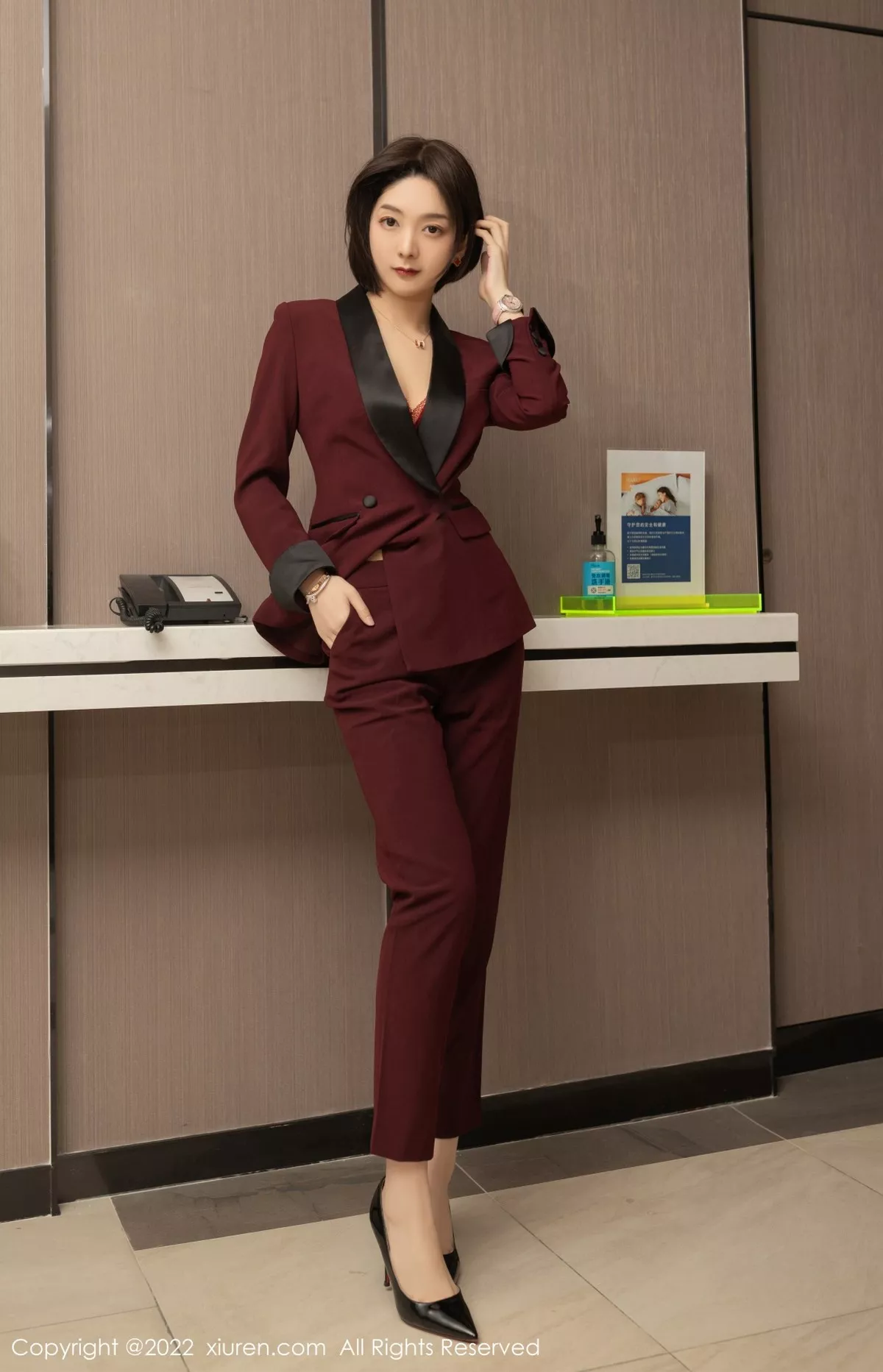 Xgyw.Org_XiuRen第5111期_女神Angela小热巴女老板角色扮演半脱露红色蕾丝内衣诱惑写真72P