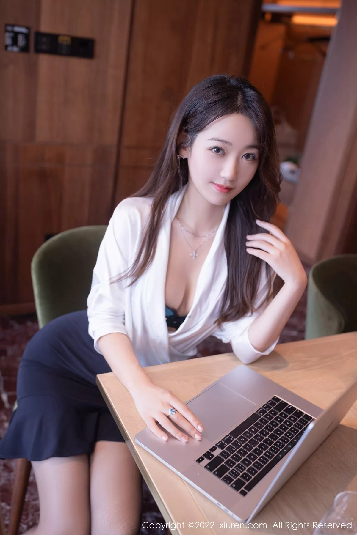 Xgyw.Org_XiuRen第5168期_模特唐安琪广州-云南旅拍性感白T配黑短裙露蕾丝内衣诱惑写真76P