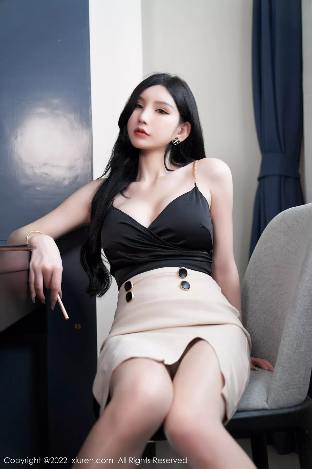 Xgyw.Org_XiuRen第5071期_女神周于希Sally私房黑色低胸服饰半脱露傲人豪乳遮点诱惑写真81P