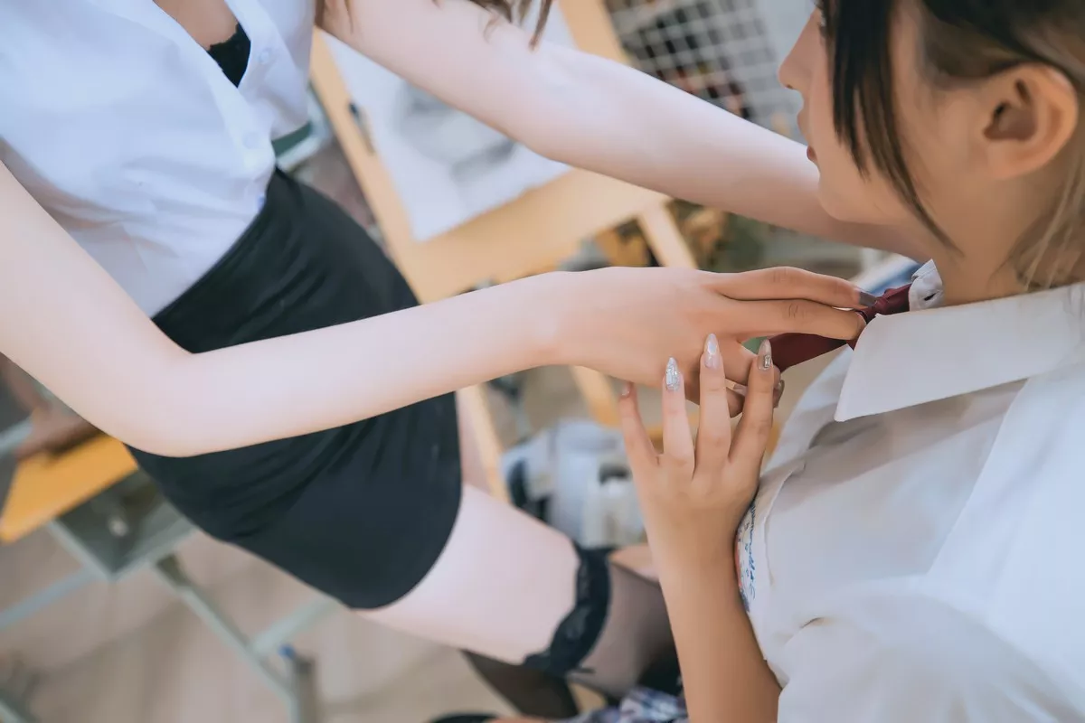 Xgyw.Org_萝莉美女神楽板真冬百合教室主题教室里师生情主题性感白T配黑丝袜诱惑写真150P