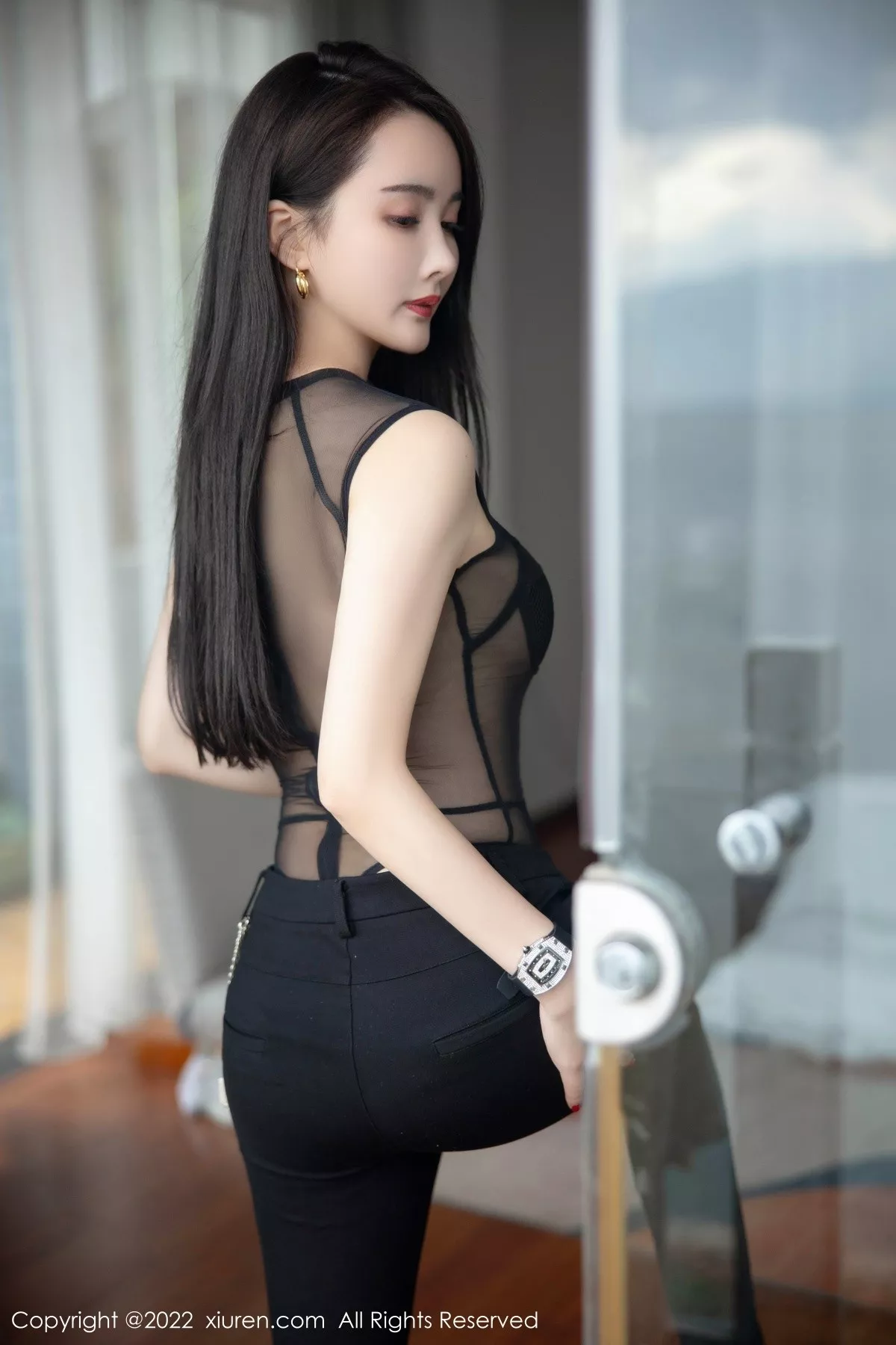Xgyw.Org_XiuRen第5505期_模特Summer宝宝私房半脱露黑色轻透服饰秀曼妙身姿诱惑写真51P