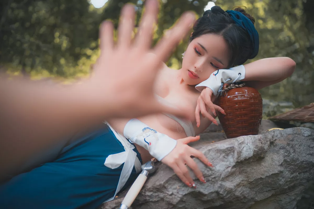 Xgyw.Org_网络美女钛合金TiTi侠客主题户外丛林脱古装服饰薄纱裹身秀豪乳惹火诱惑写真50P