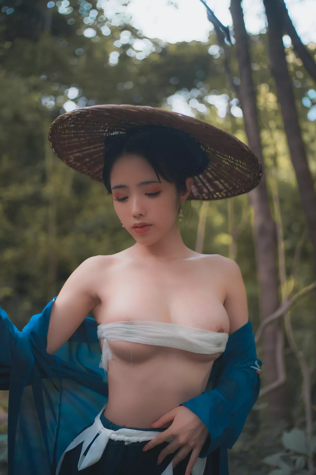 Xgyw.Org_网络美女钛合金TiTi侠客主题户外丛林脱古装服饰薄纱裹身秀豪乳惹火诱惑写真50P