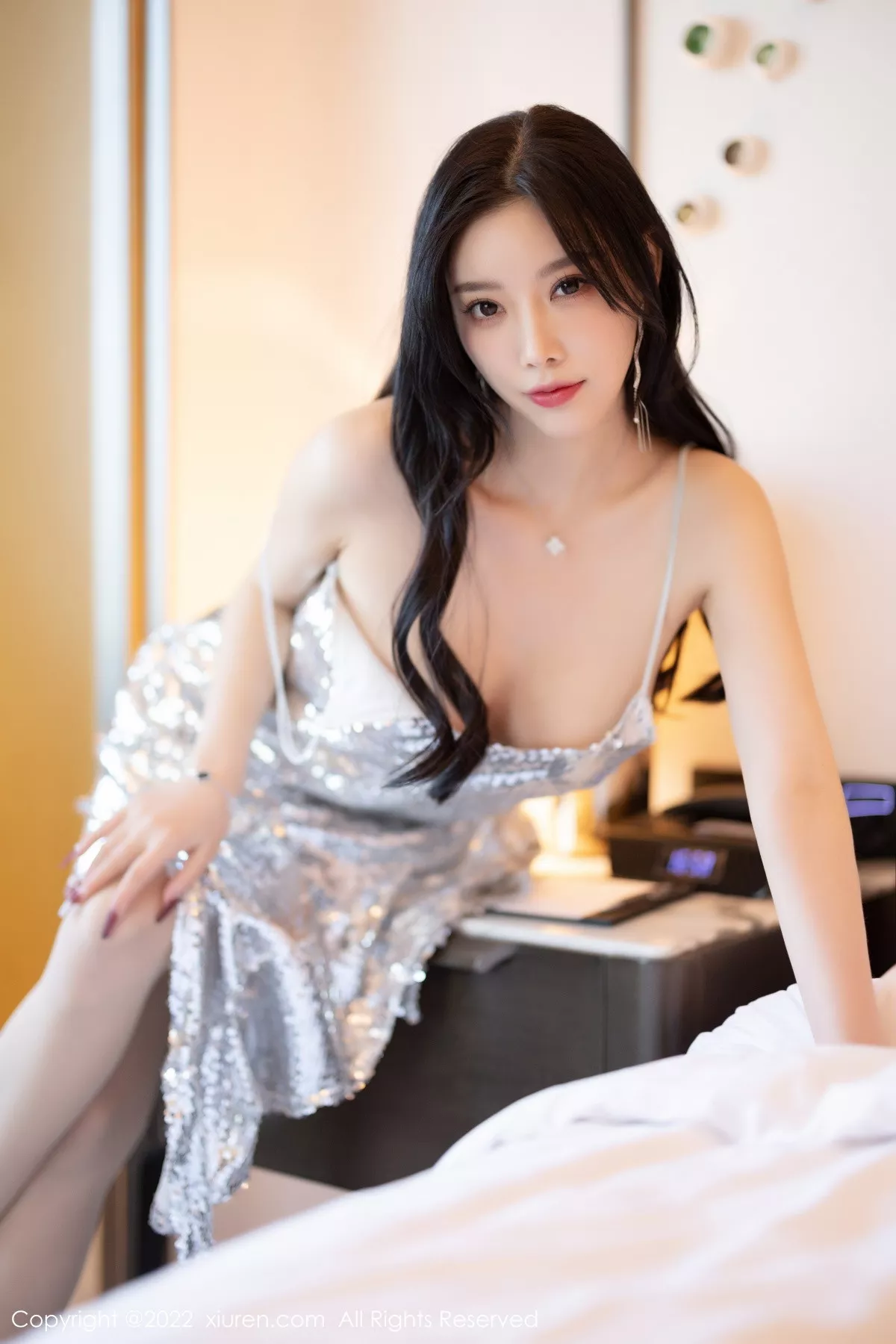 Xgyw.Org_XiuRen第5860期_女神杨晨晨Yome性感银色吊带短裙露黑色蕾丝内衣惹火诱惑写真81P