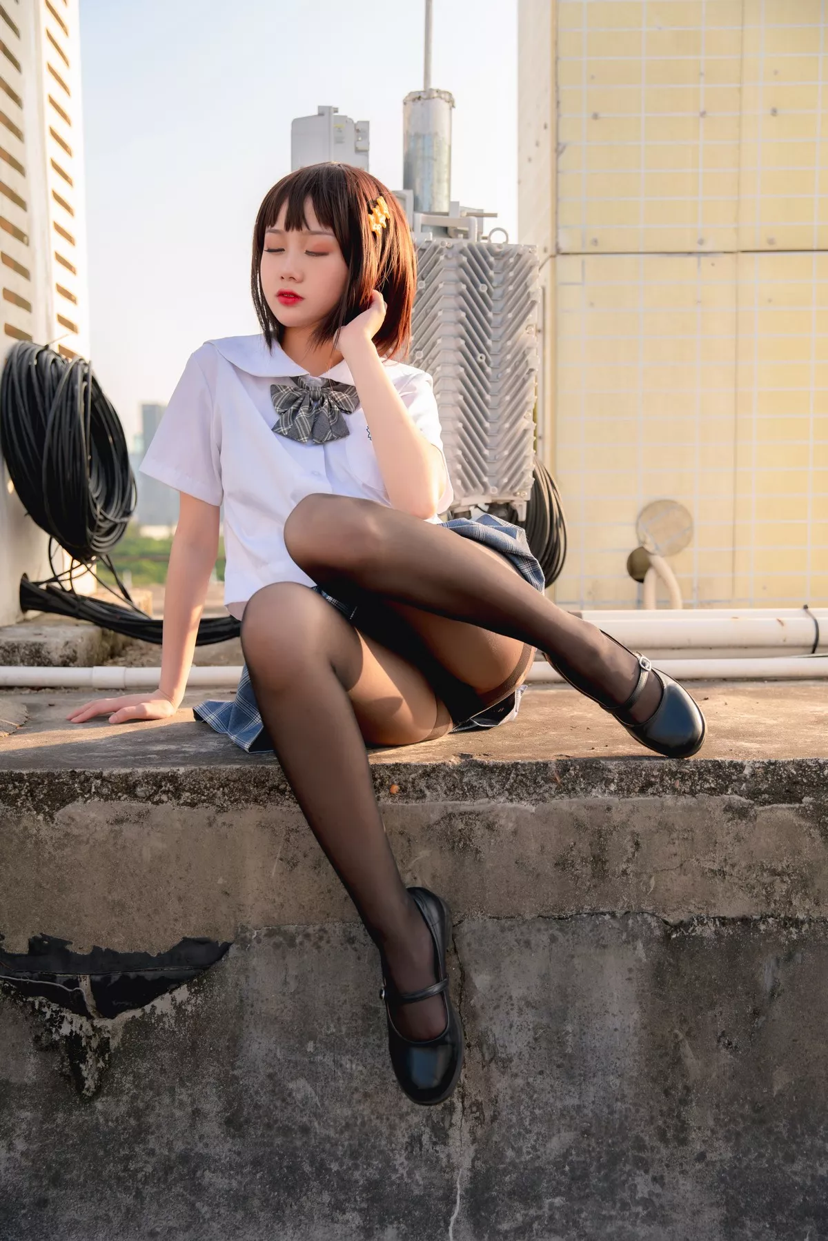Xgyw.Org_网络美女您的蛋蛋天台JK主题户外性感JK制服配超薄黑丝半脱露豪乳遮点诱惑写真41P