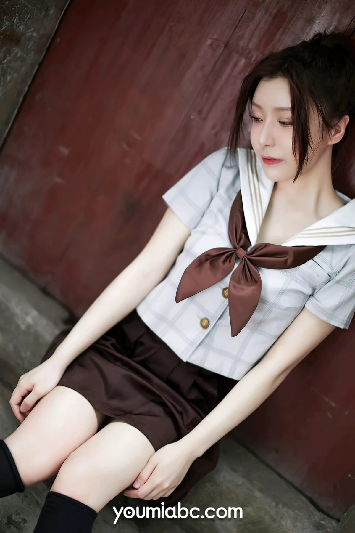 Xgyw.Org_[YouMi尤蜜]Vol.862_模特白亦户外性感JK制服半脱秀白嫩肌肤性感美腿迷人写真24P