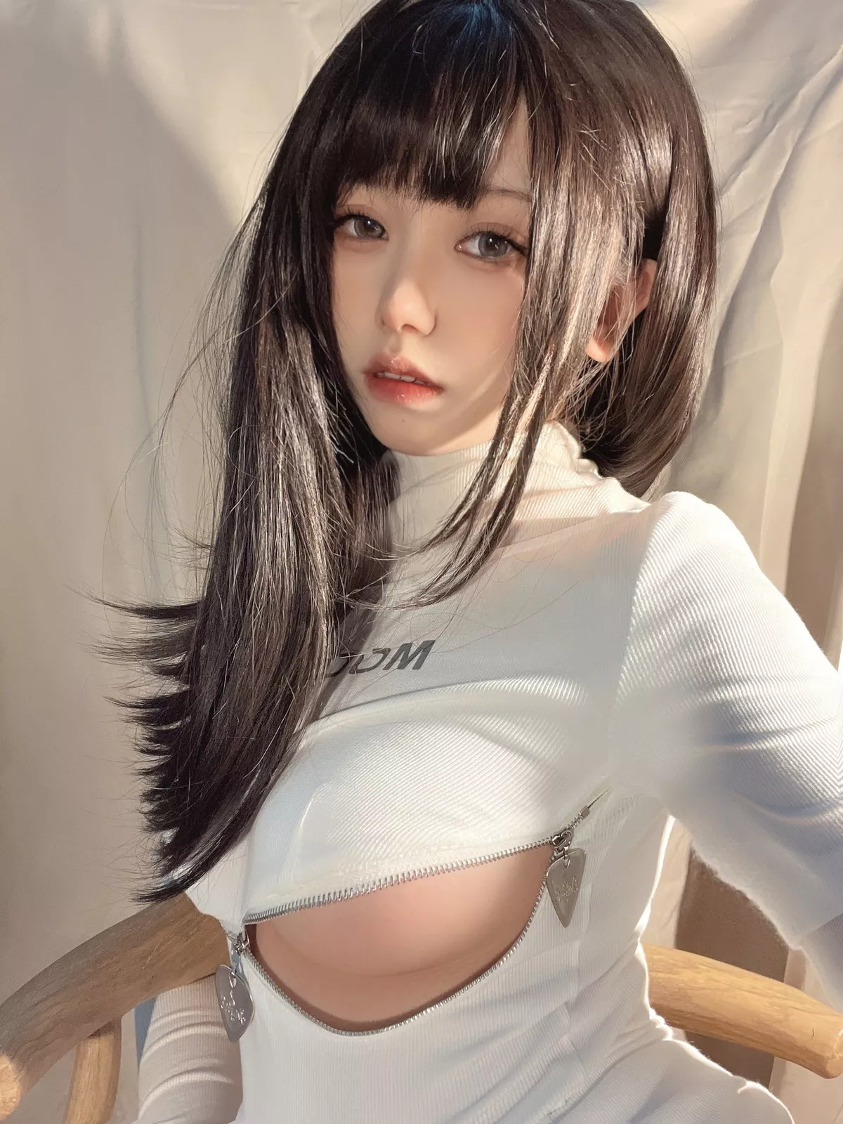 Xgyw.Org_网络美女一北亦北吉他妹妹主题私房性感白色开胸服饰半撩秀豪乳翘臀诱惑写真33P
