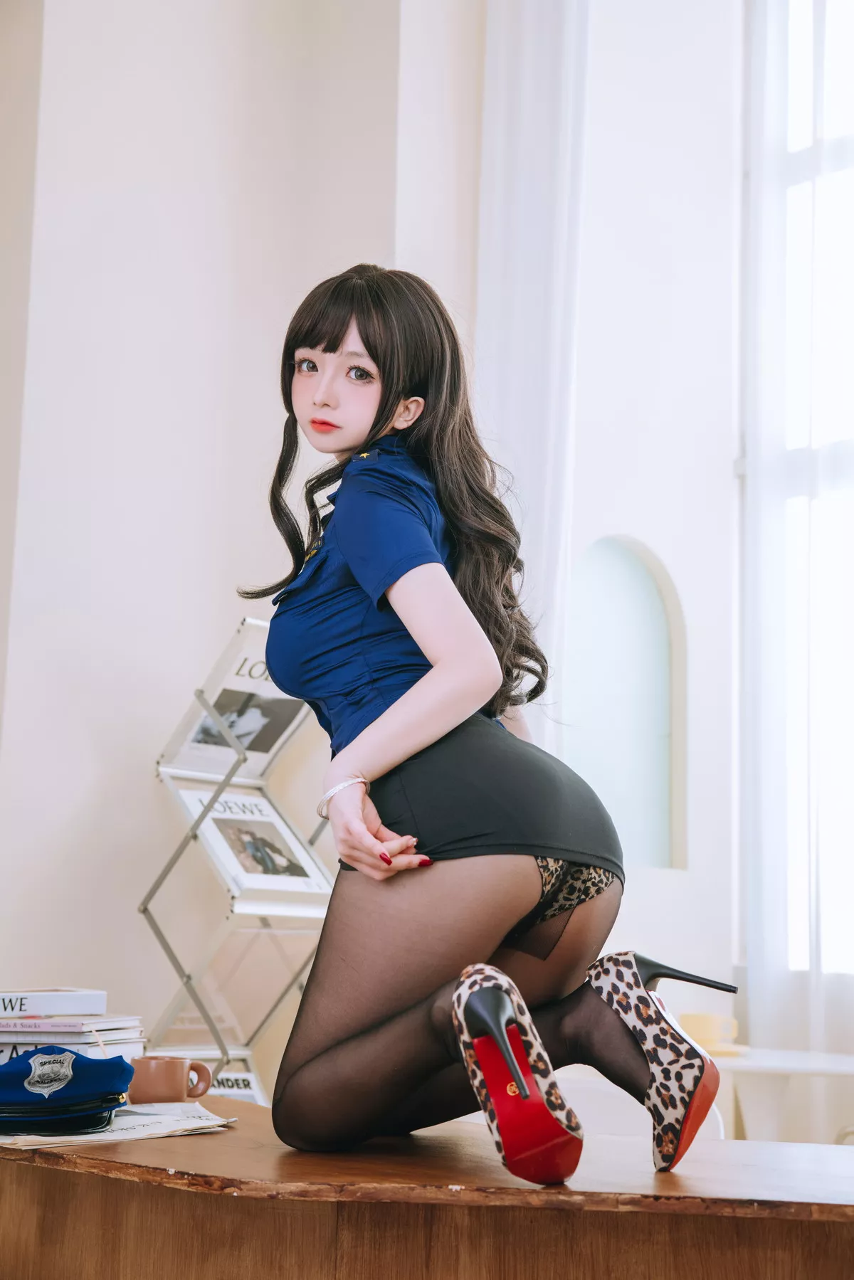 Xgyw.Org_Cosplay美女日奈娇豹纹女警主题蓝上衣配黑短裙半脱露豹纹内衣丰满诱惑写真109P