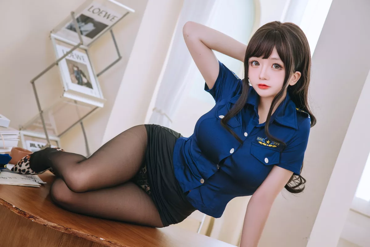 Xgyw.Org_Cosplay美女日奈娇豹纹女警主题蓝上衣配黑短裙半脱露豹纹内衣丰满诱惑写真109P