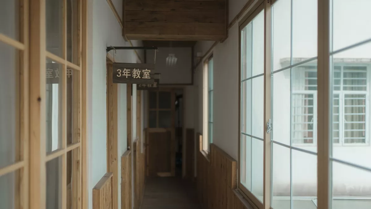 Xgyw.Org_网络美女西园寺南歌与班长的游戏主题教室里性感制服露黑色蕾丝内衣诱惑写真137P