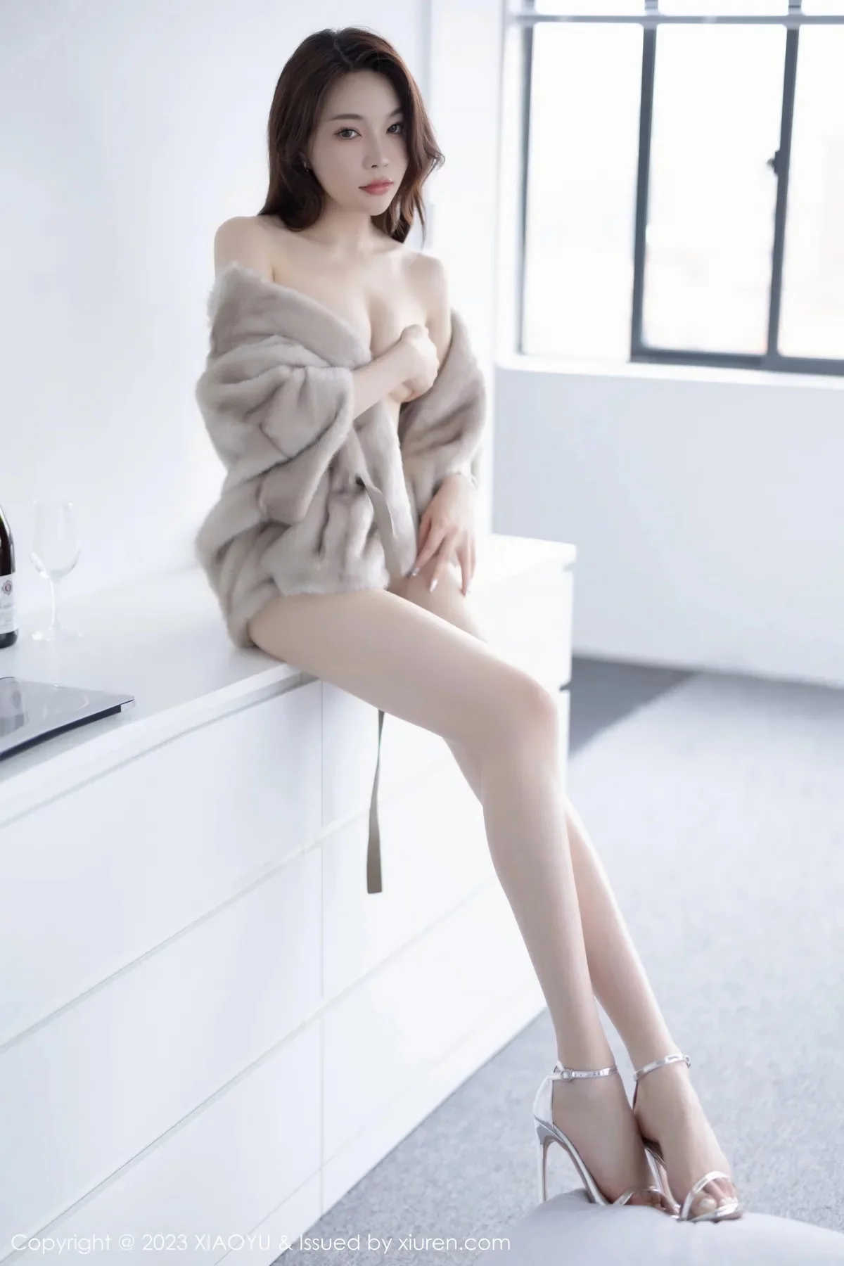 Xgyw.Org_[XiaoYu画语界]Vol.960_女神徐莉芝Booty性感米色吊带裙配原色丝袜秀娇美身段迷人写真85P