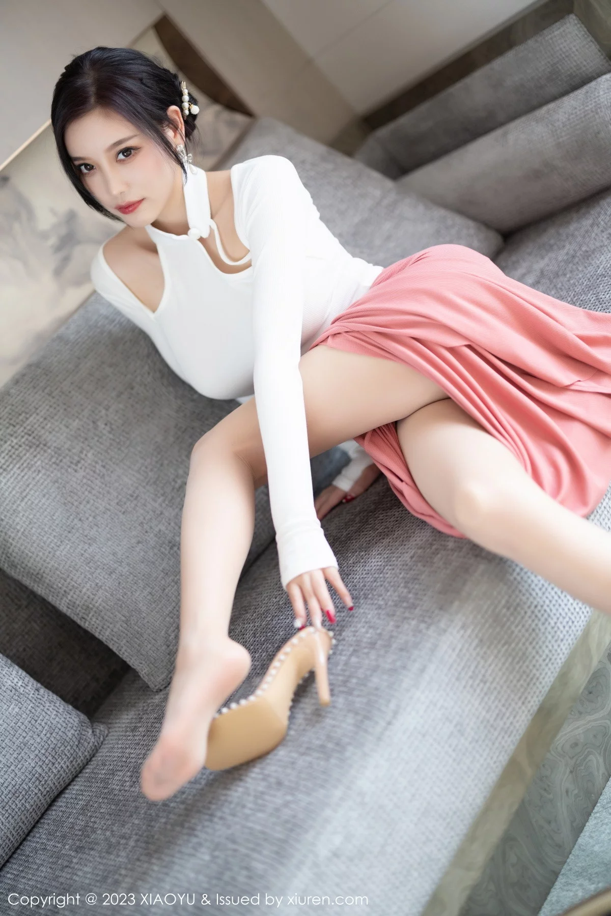 Xgyw.Org_[XiaoYu画语界]Vol.965_女神杨晨晨Yome白色上衣配淡红长裙露吊坠内衣完美诱惑写真91P