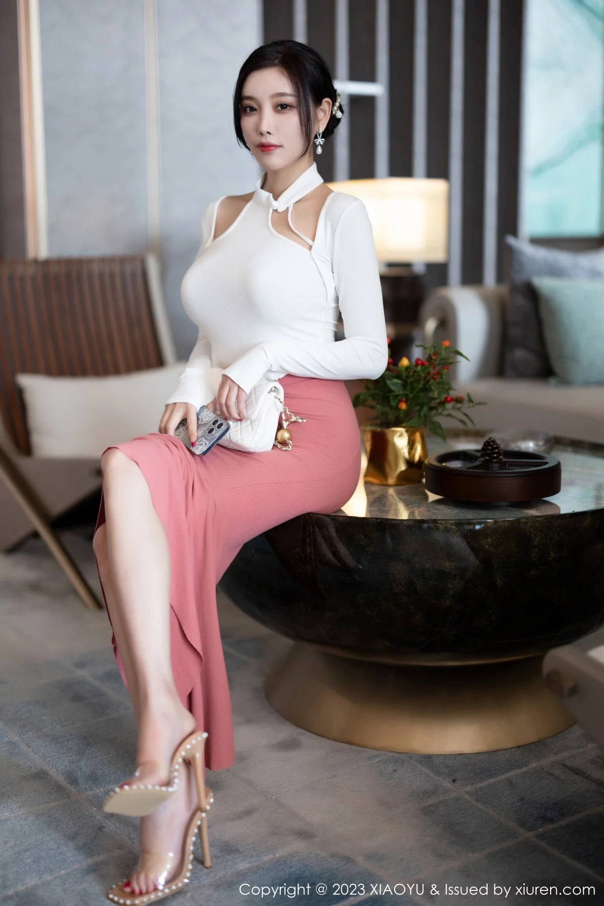 Xgyw.Org_[XiaoYu画语界]Vol.965_女神杨晨晨Yome白色上衣配淡红长裙露吊坠内衣完美诱惑写真91P