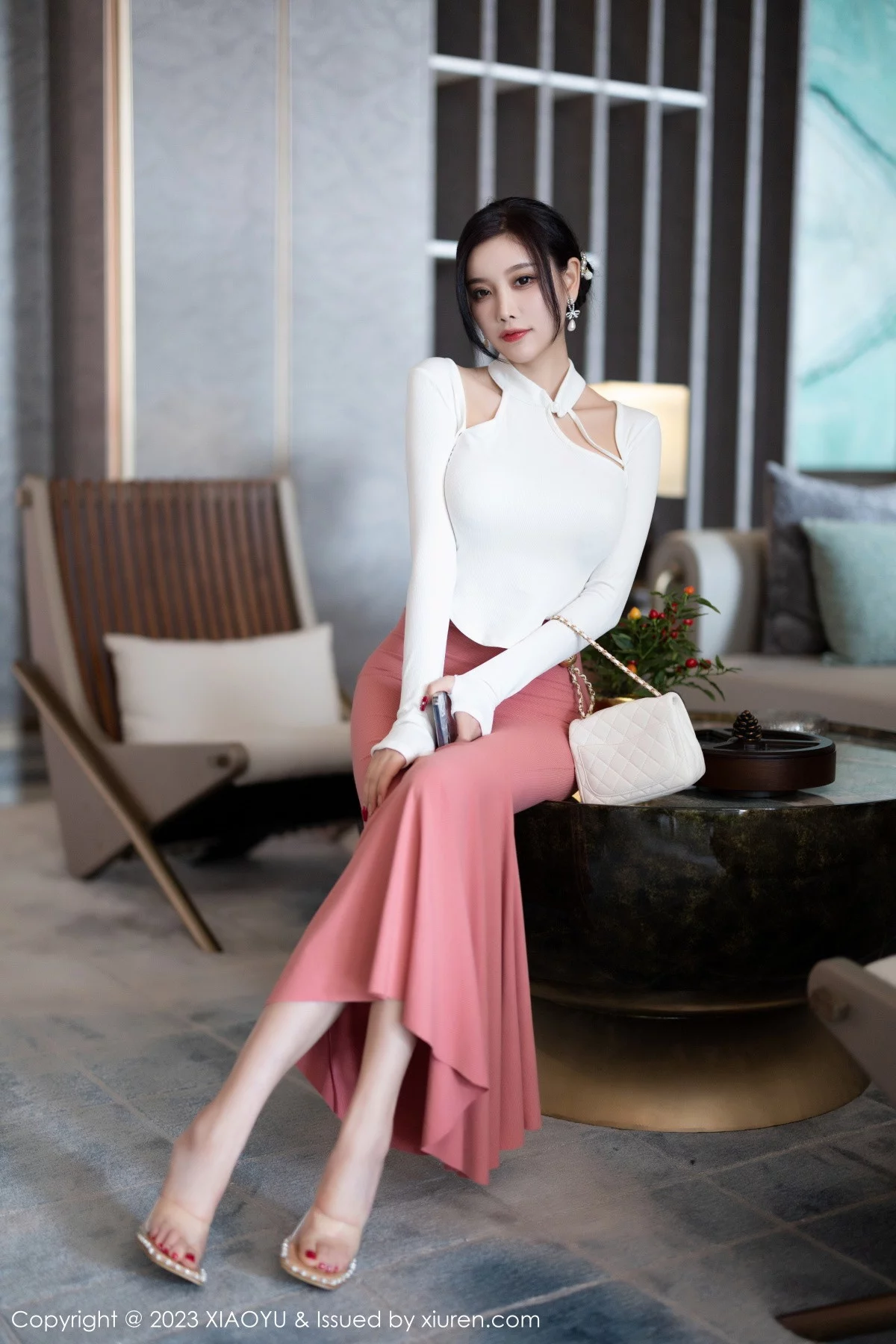 Xgyw.Org_[XiaoYu画语界]Vol.965_女神杨晨晨Yome白色上衣配淡红长裙露吊坠内衣完美诱惑写真91P
