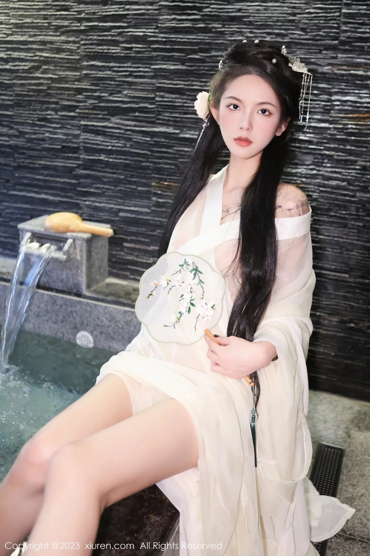 Xgyw.Org_XiuRen第6430期_模特乔一一温泉浴池白纱轻透古装服饰秀惹火身材极致诱惑写真82P