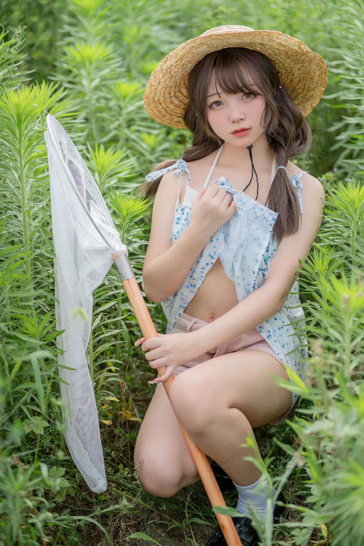Xgyw.Org_网络美女花铃田野间主题户外草帽美少女性感吊带露三点式内衣甜美迷人写真39P