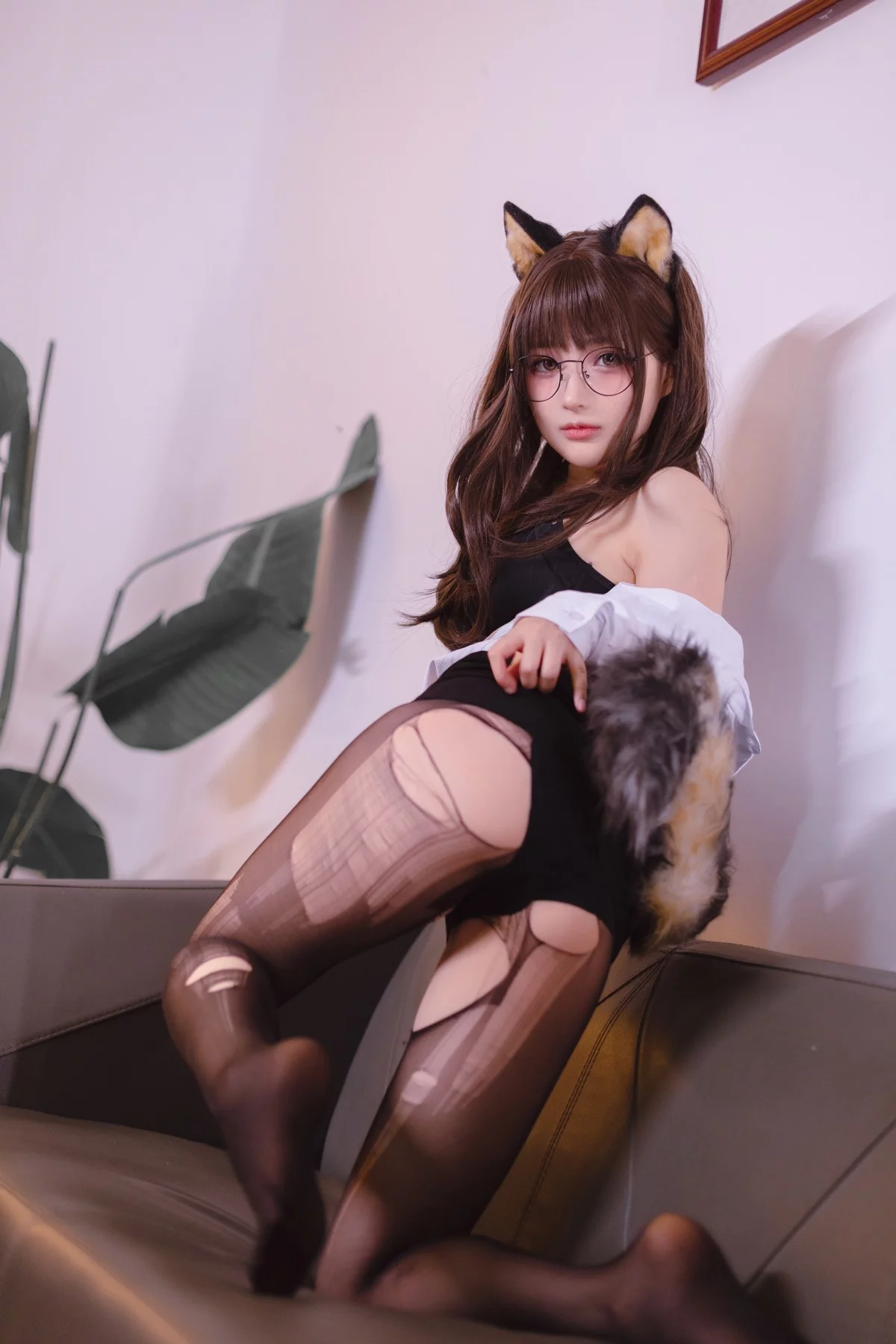 Xgyw.Org_网络美女桜井宁宁柴犬OL主题性感白T配黑短裙露黑色内衣破烂黑丝秀翘臀诱惑写真59P