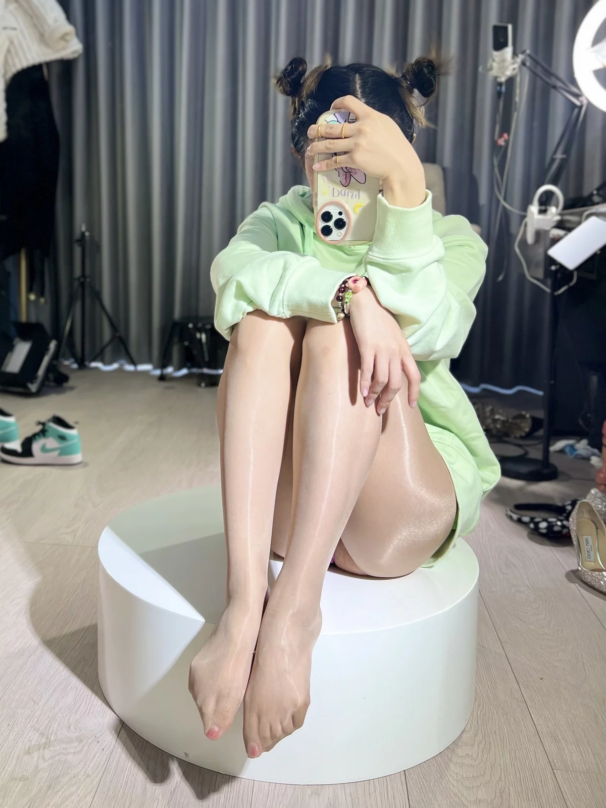 Xgyw.Org_抖音网红一只霸王兽微蜜圈主题私房性感多套服饰自拍超薄丝袜秀美腿诱惑写真210P