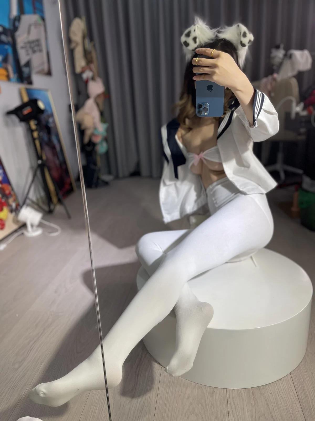Xgyw.Org_抖音网红一只霸王兽微蜜圈主题私房性感多套服饰自拍超薄丝袜秀美腿诱惑写真210P