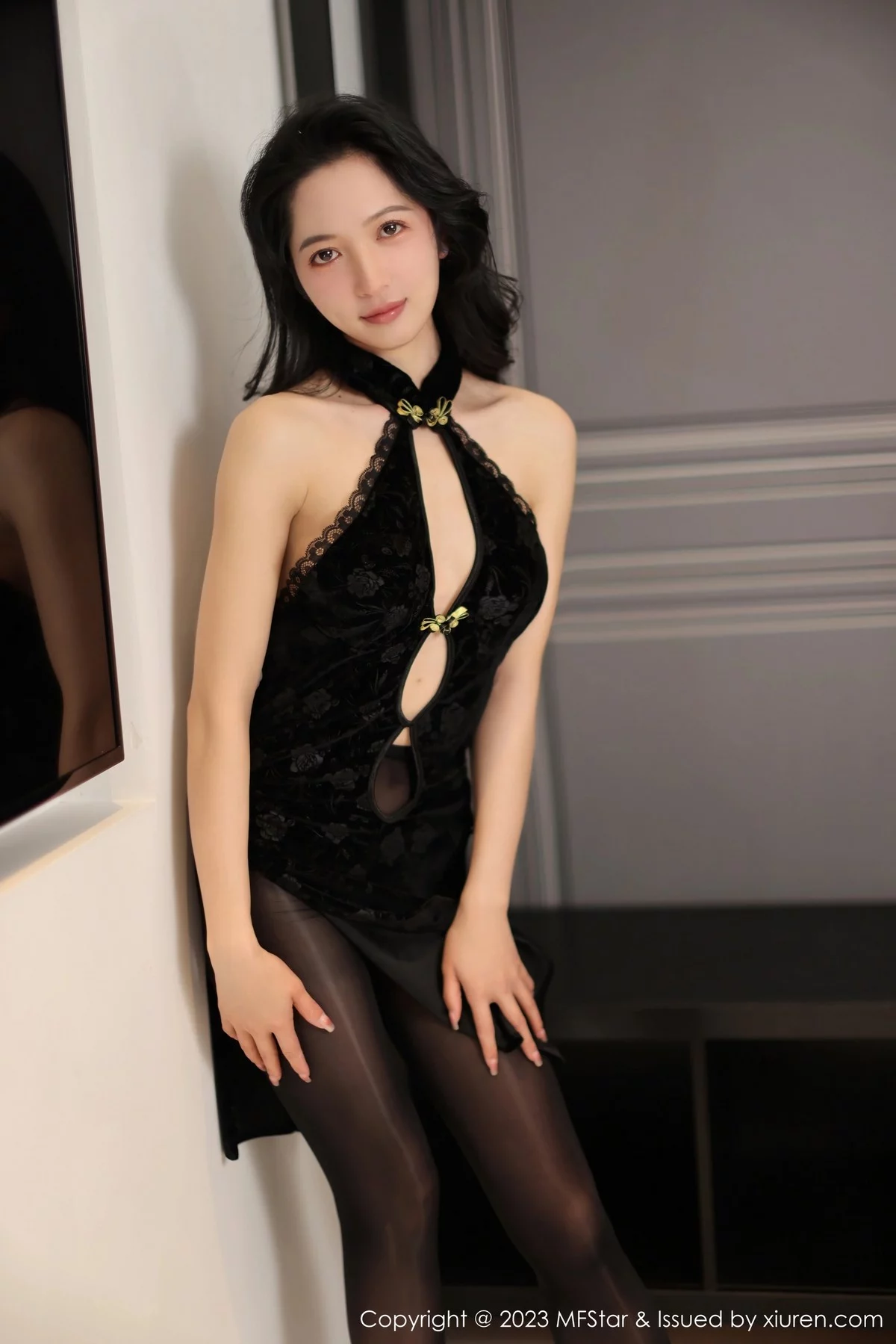 Xgyw.Org_[MFStar模范学院]Vol.599_新人模特茜茜Kimi黑色开胸服饰配超薄黑丝秀完美身材诱惑写真61P