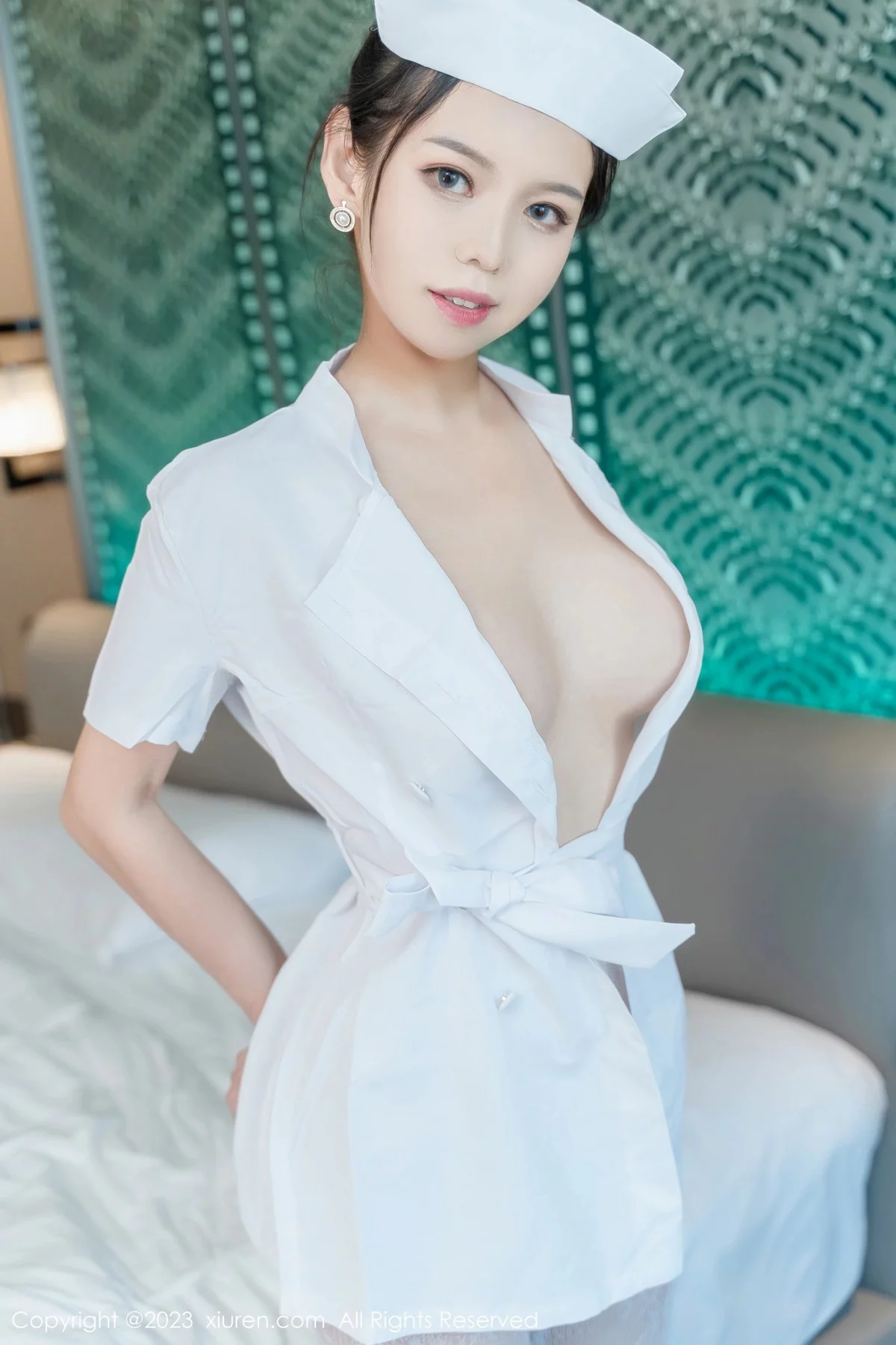 Xgyw.Org_XiuRen第6618期_模特大美妞儿性感白色护士装半脱露白色内衣秀完美身材诱惑写真62P
