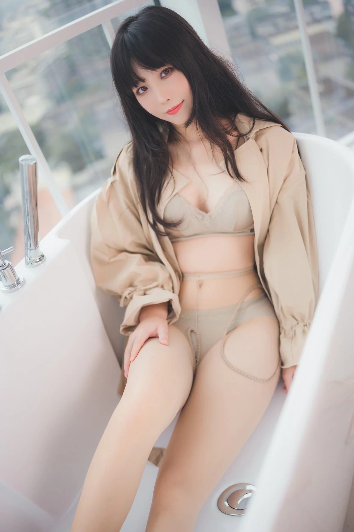 Xgyw.Org_网络美女汪知子风衣主题私房浴室脱风衣露性感蕾丝内衣配开档肉丝完美诱惑写真52P