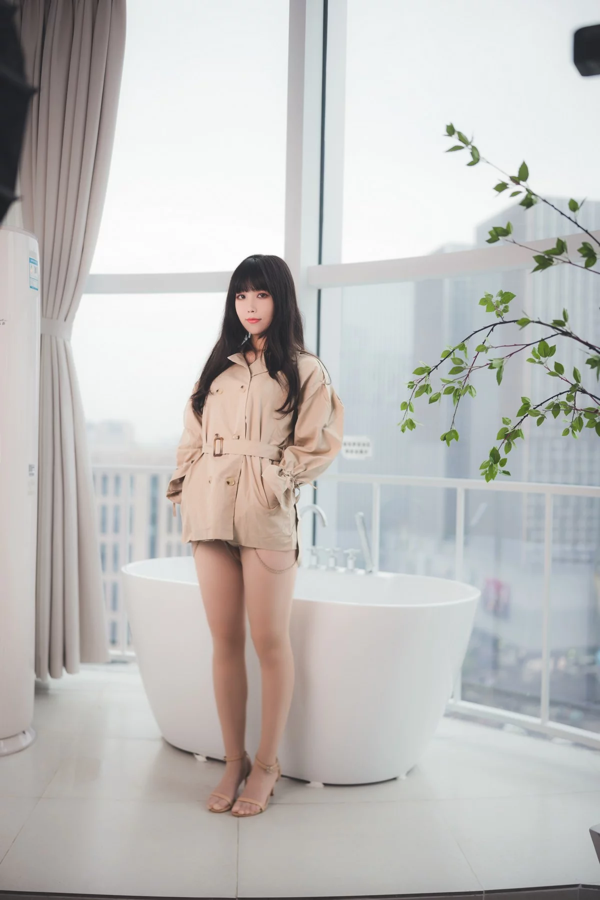 Xgyw.Org_网络美女汪知子风衣主题私房浴室脱风衣露性感蕾丝内衣配开档肉丝完美诱惑写真52P