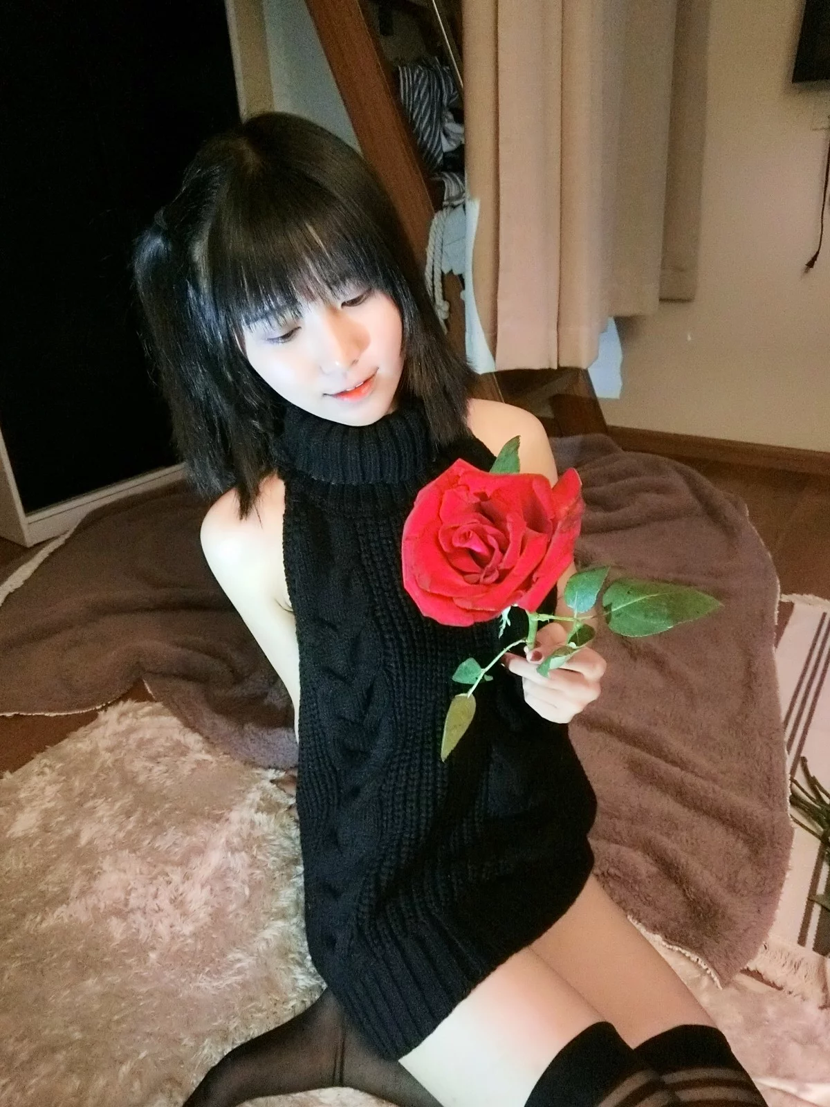 Xgyw.Org_Coser美女布丁大法毛衣黑丝主题私房性感黑色露背毛衣配黑丝袜秀美腿诱惑写真30P