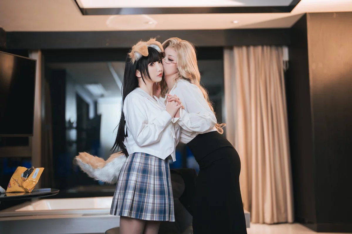 Xgyw.Org_网络美女rioko凉凉子&面饼仙儿女总裁双人主题姐妹花黑+白蕾丝内衣诱惑写真40P
